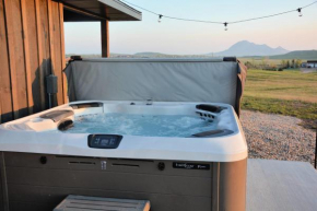 Hot Tub & Panoramic Views Bear Butte &Buffalo Chip